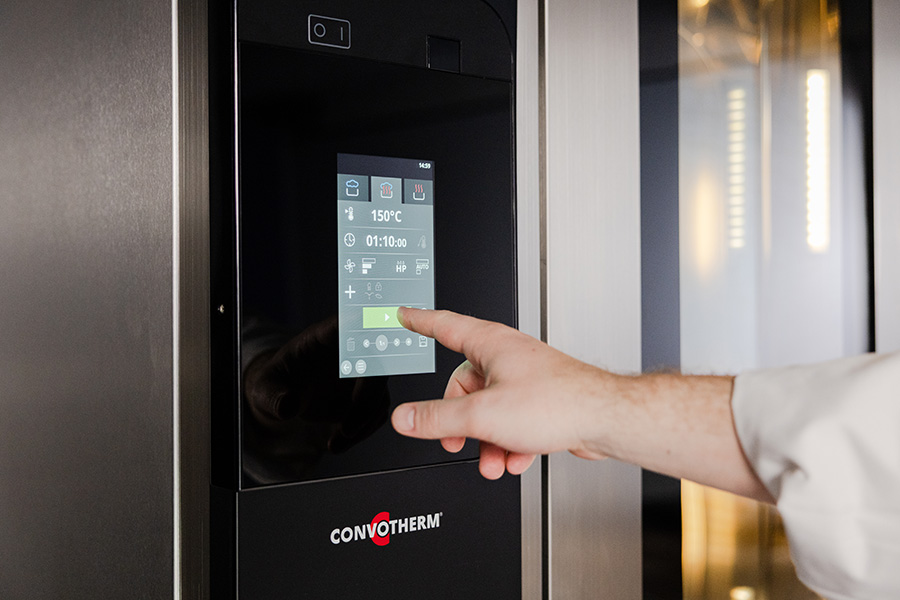 7-inch TFT HiRes glass touch display